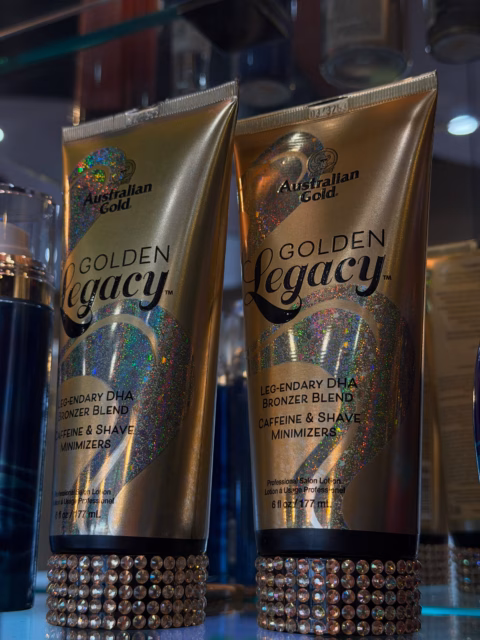 We’re here until 8 tonight! 🤍 Stop by, say hi, and get your glow on. Whether you’re tanning, spraying, or just checking us out, we’d love to see you!  Tan Athens + Wellness
📍 West Broad Shopping Center 
📞 706-850-7077