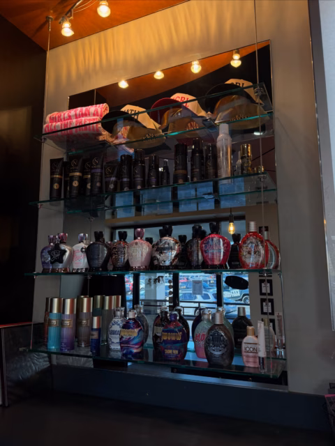 What’s more beautiful than a FULL shelf of lotions and a fresh start to the week 👀?!  Happy Monday, babes! We’re here until 9 PM tonight. Come see us and start your week with a little glow! ✨  Tan Athens + Wellness 
📍 West Broad Shopping Center 
📞 706-850-7077