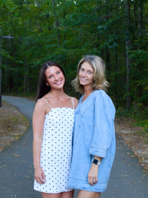 Happy Friday💋 
Come see us today to get that glow maintained…here till 9 and ready to see you💌  Tan Athens + Wellness 
📍 W. Broad Shopping Center 
📱 706-850-7077