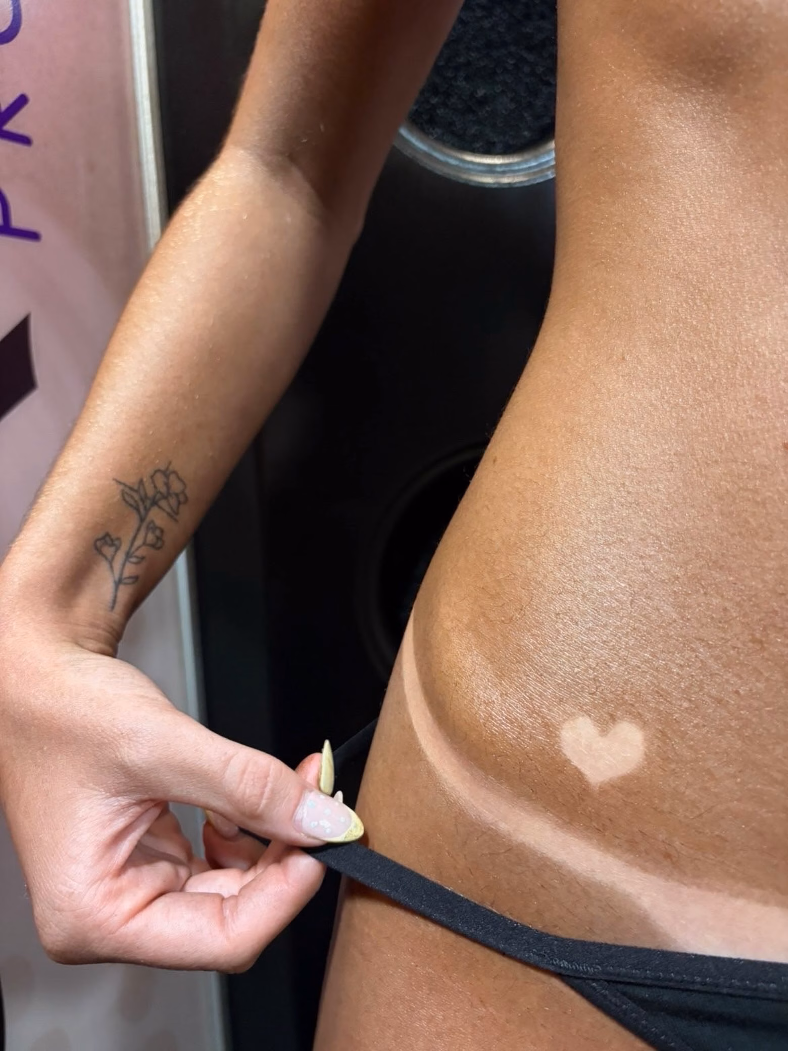 I mean who doesn’t love crispy tan lines 😍💌  Book your custom spray with us today! Let’s give you the perfect glow you’ve been looking for 👏🏽  Tan Athens + Wellness 
📍 W. Broad Shopping Center
📱 706-850-7077
